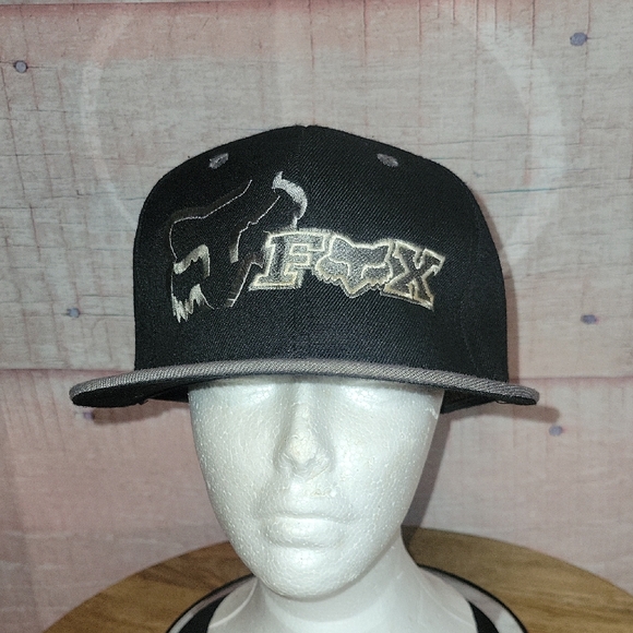 Fox Black and Gray Snapback Hat - Picture 1 of 8